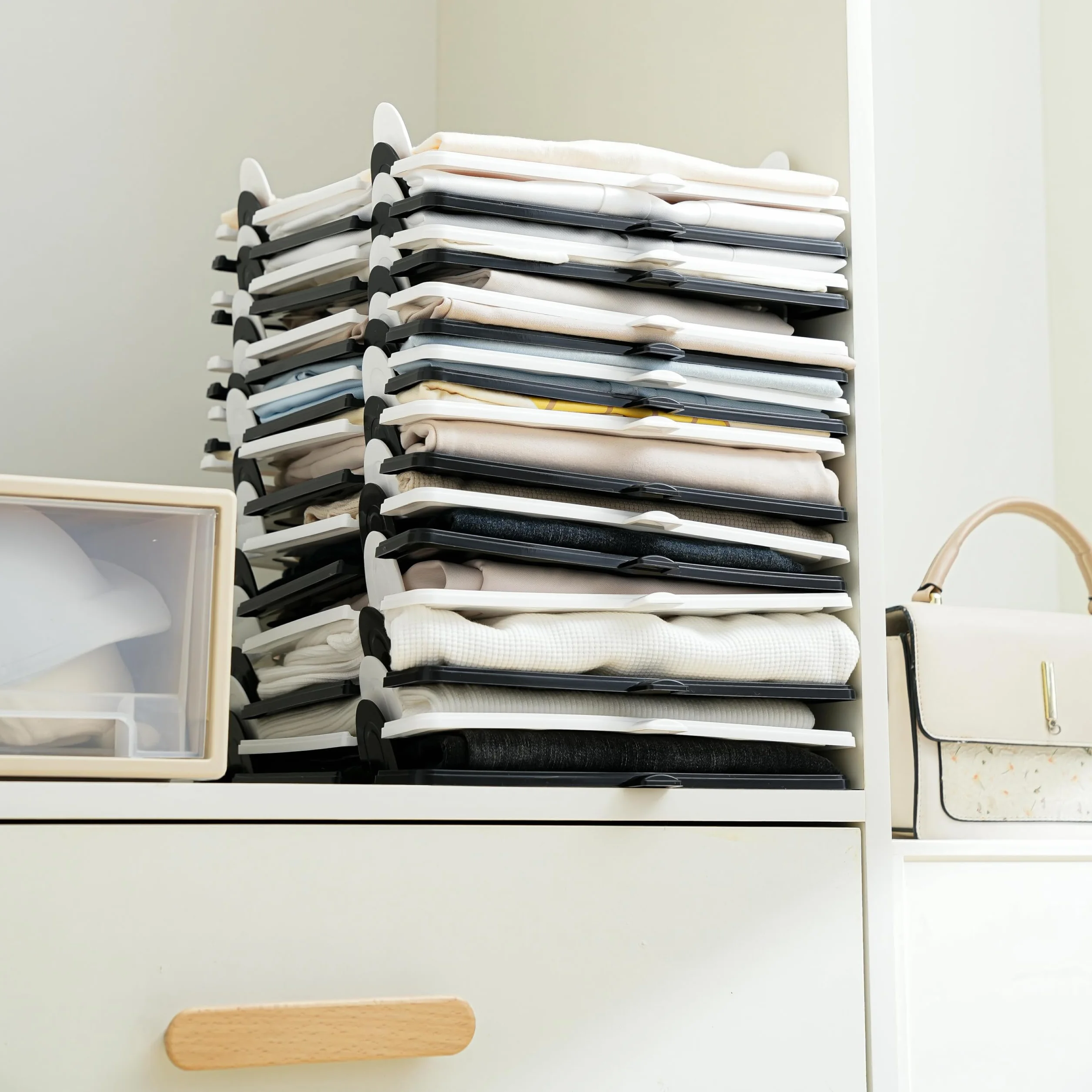 Organizador de Armario para Camisetas, Organizador de almacenamiento para armario, Ropero Apilable para Adultos y Niños, Set de 10 – Perfecto para un Armario Ordenado y Ahorro de Espacio