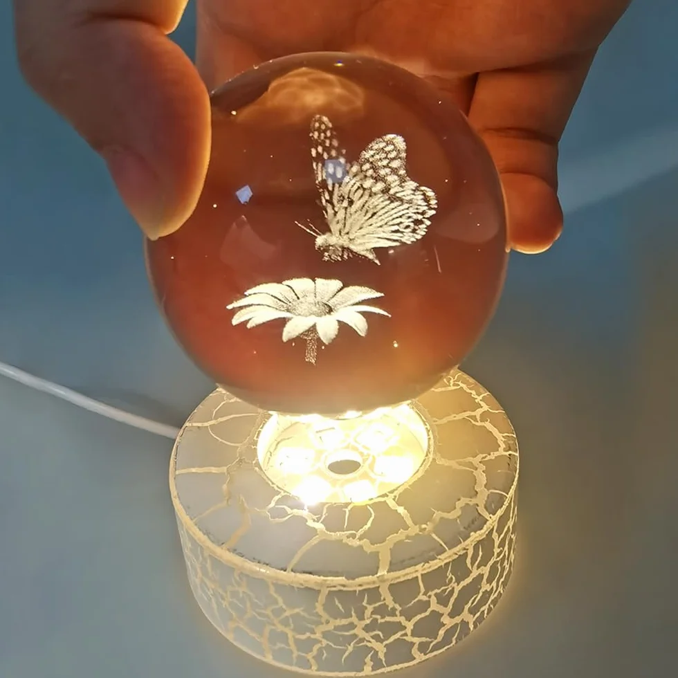 DONGKER Girasoles 3D con bolas de mariposas, bola de cristal de 2.36 pulgadas, flor de mariposa con base de luz para decoración del hogar