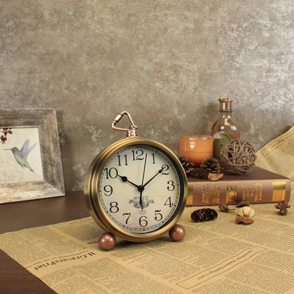 Attoe - Reloj de mesa (5.2 pulgadas, clásico, retro, estilo europeo, vintage, silencioso, para escritorio, despertador, no tic-tac, mecanismo de cuarzo, funciona con pilas, fácil de leer), Araber