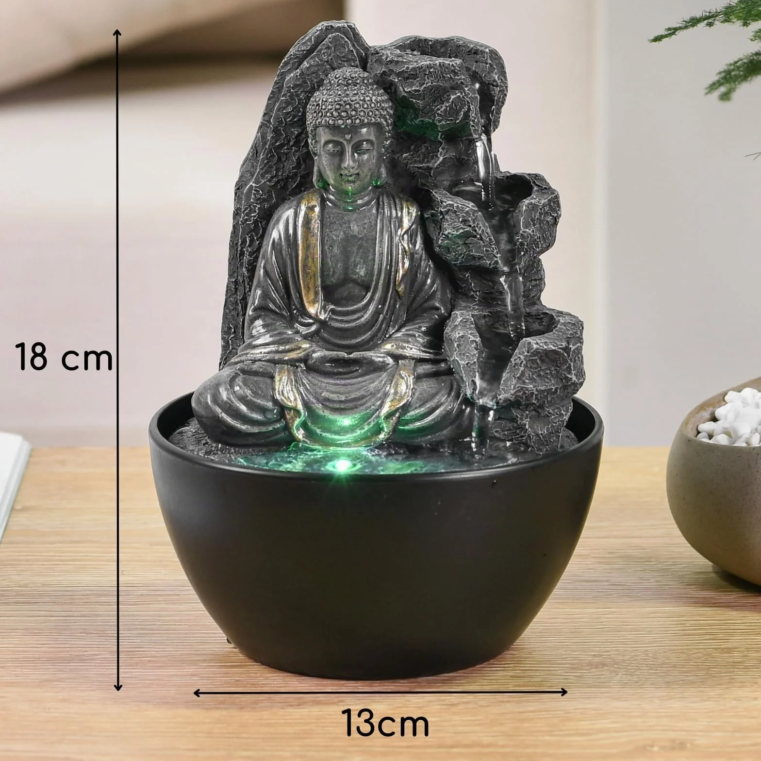 Fuente de Interior de Buda Relajante – Fuente Cascade – Decoración Zen Feng Shui – Idea de Regalo Elegante y útil – Fuente de Mesa con luz LED – 18 cm – Revata Zen'Light