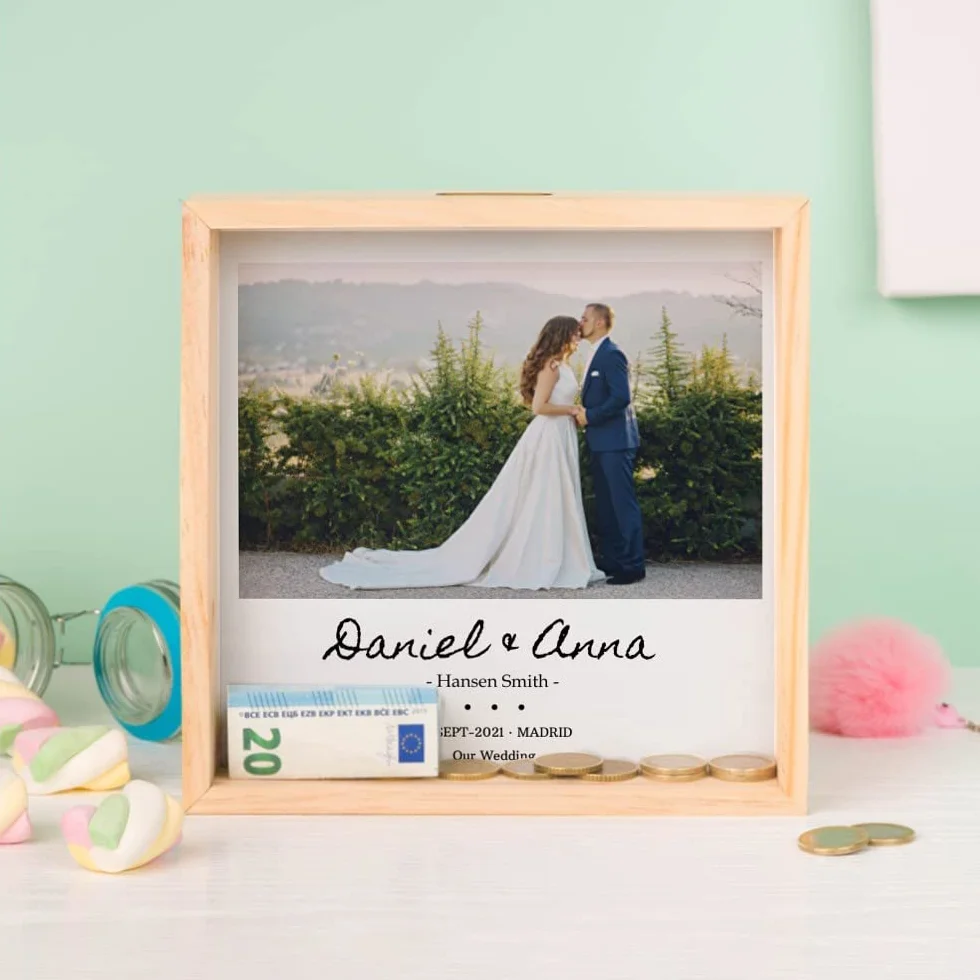 Wanapix | Hucha de Madera Personalizada | Hucha Personalizable con Foto y Texto| Madera de Chopo y Metacrilato Transparente | Regalo Boda, Bautizo, Cumpleaños | Imagen con Frases