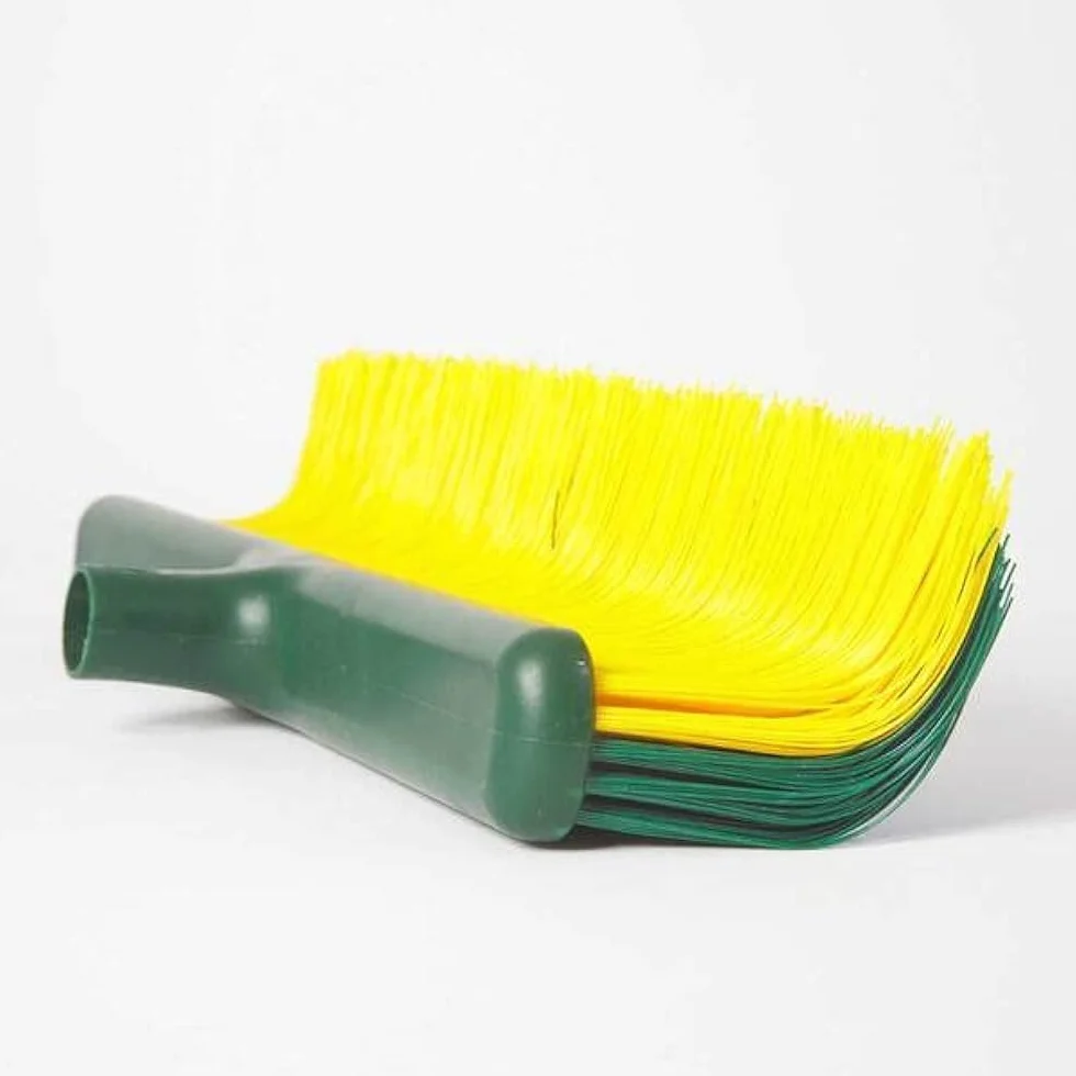 Cepillo Césped Artificial con Palo Extensible, con Mango. Barredora Cesped Sintetico. Escoba o Rastrillo Cesped Sintético con Mango. Ideal Accesorio De Jardin.