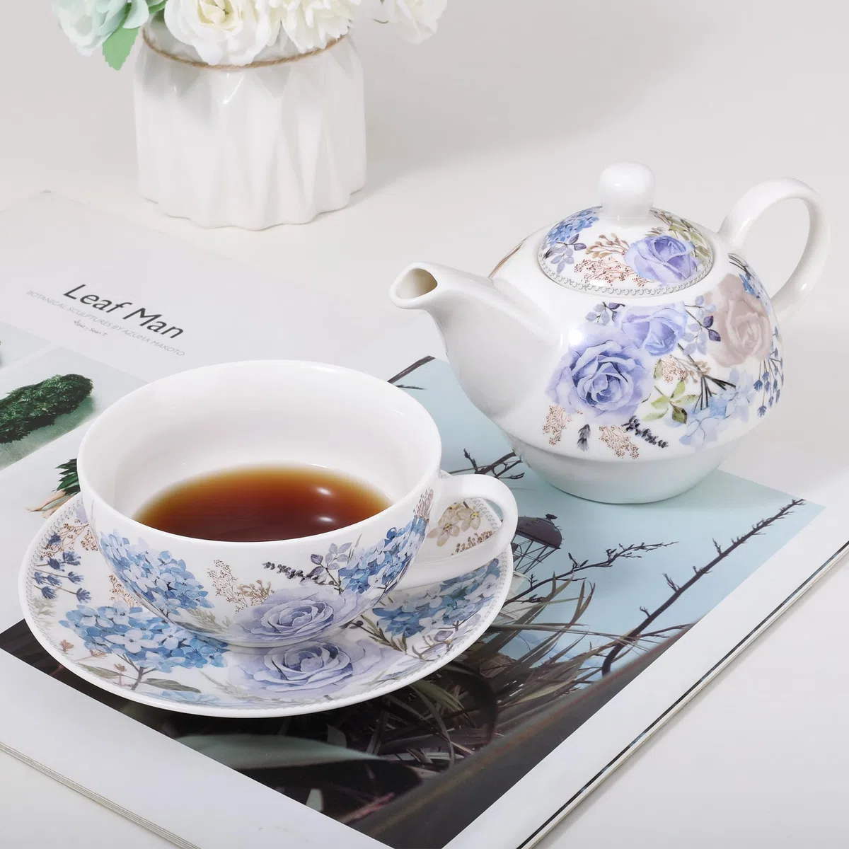 fanquare Juego de Té para Una Persona en Porcelana 400ml Diseño de Rosas y Hortensias Azules,Juego de Tetera con Taza de Café y Platillo para Té de la Tarde Desayuno y Regalo Hogar