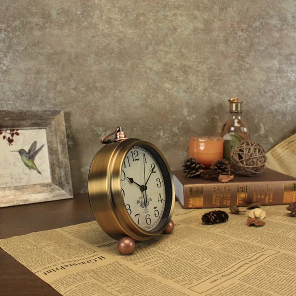 Attoe - Reloj de mesa (5.2 pulgadas, clásico, retro, estilo europeo, vintage, silencioso, para escritorio, despertador, no tic-tac, mecanismo de cuarzo, funciona con pilas, fácil de leer), Araber