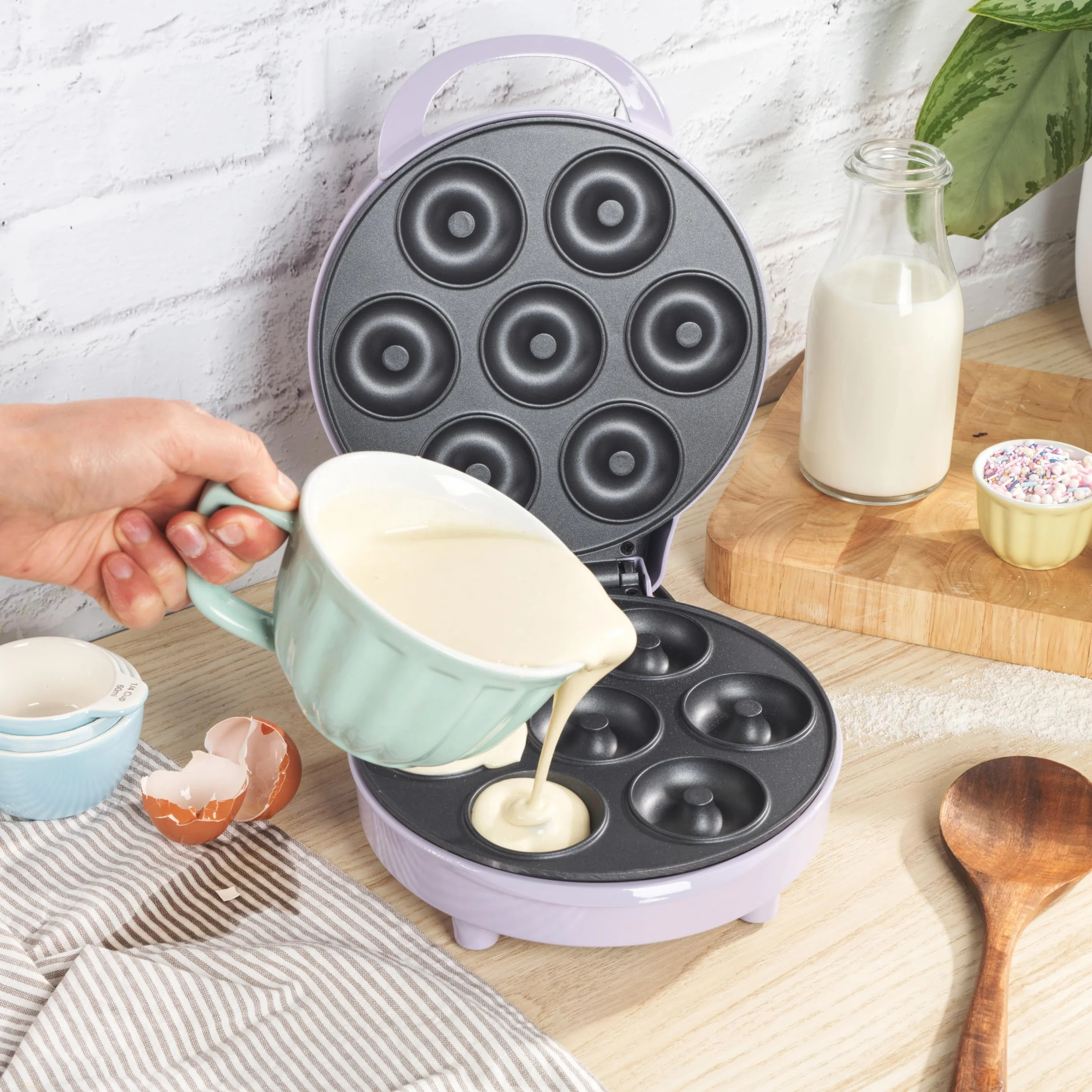 Petra Máquina para hacer donas - Rinde 7 mini donas, placa de cocción antiadherente, fácil de limpiar, luces indicadoras de encendido y listo, control automático de temperatura, 1000 W, PT6222PPVDE