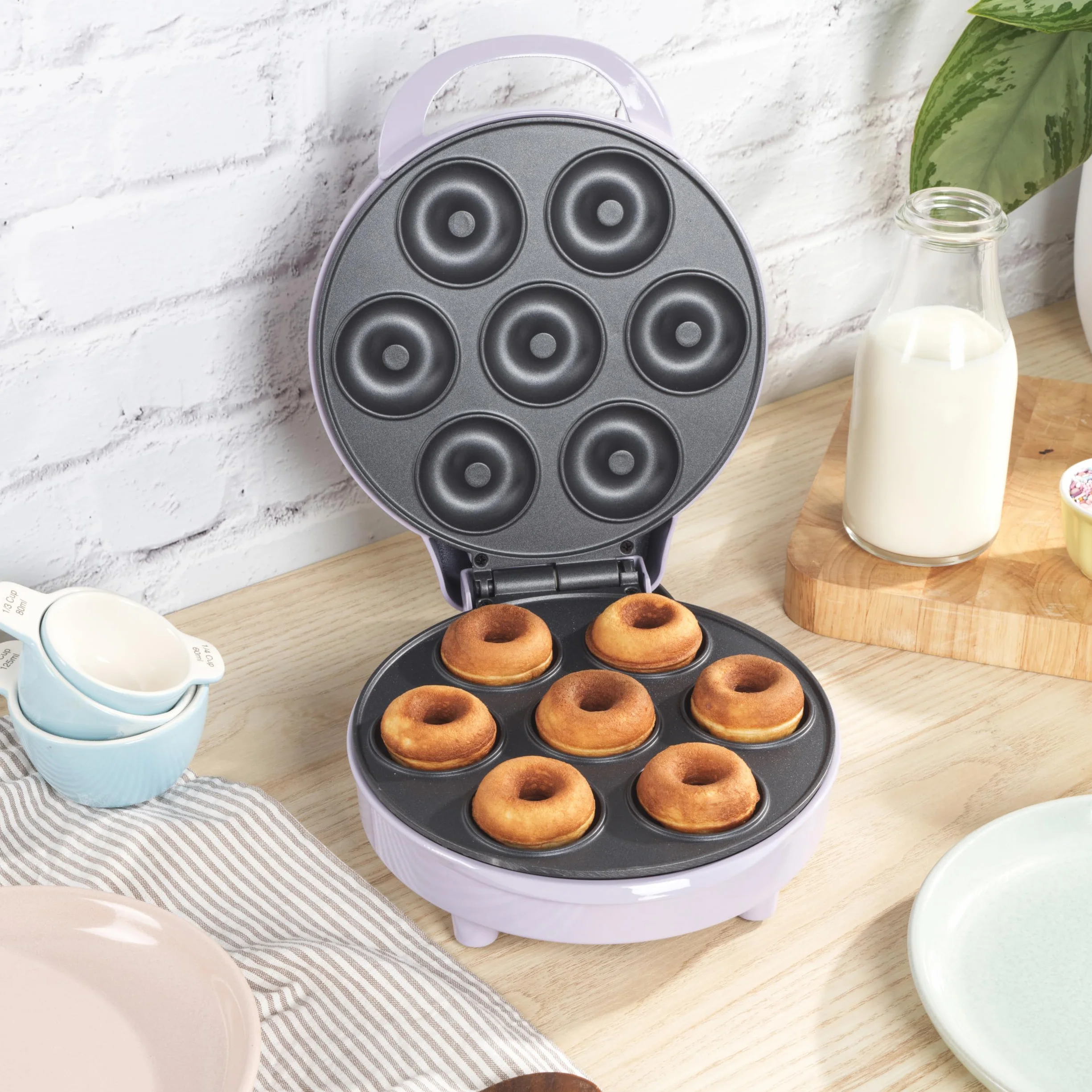 Petra Máquina para hacer donas - Rinde 7 mini donas, placa de cocción antiadherente, fácil de limpiar, luces indicadoras de encendido y listo, control automático de temperatura, 1000 W, PT6222PPVDE