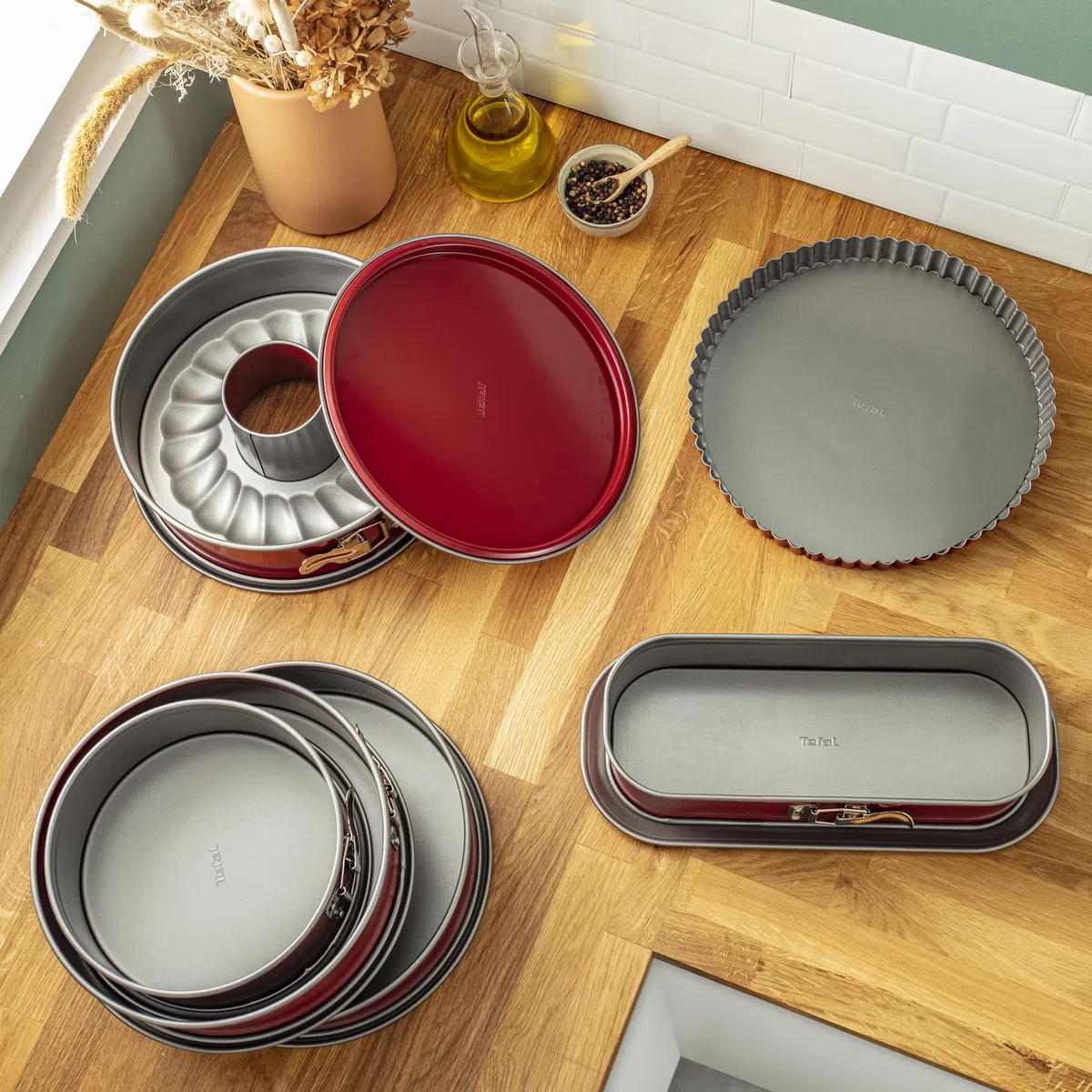 TEFAL Moule a savarin Delibake en acier - O 25 cm - Rouge et gris - Avec charniere