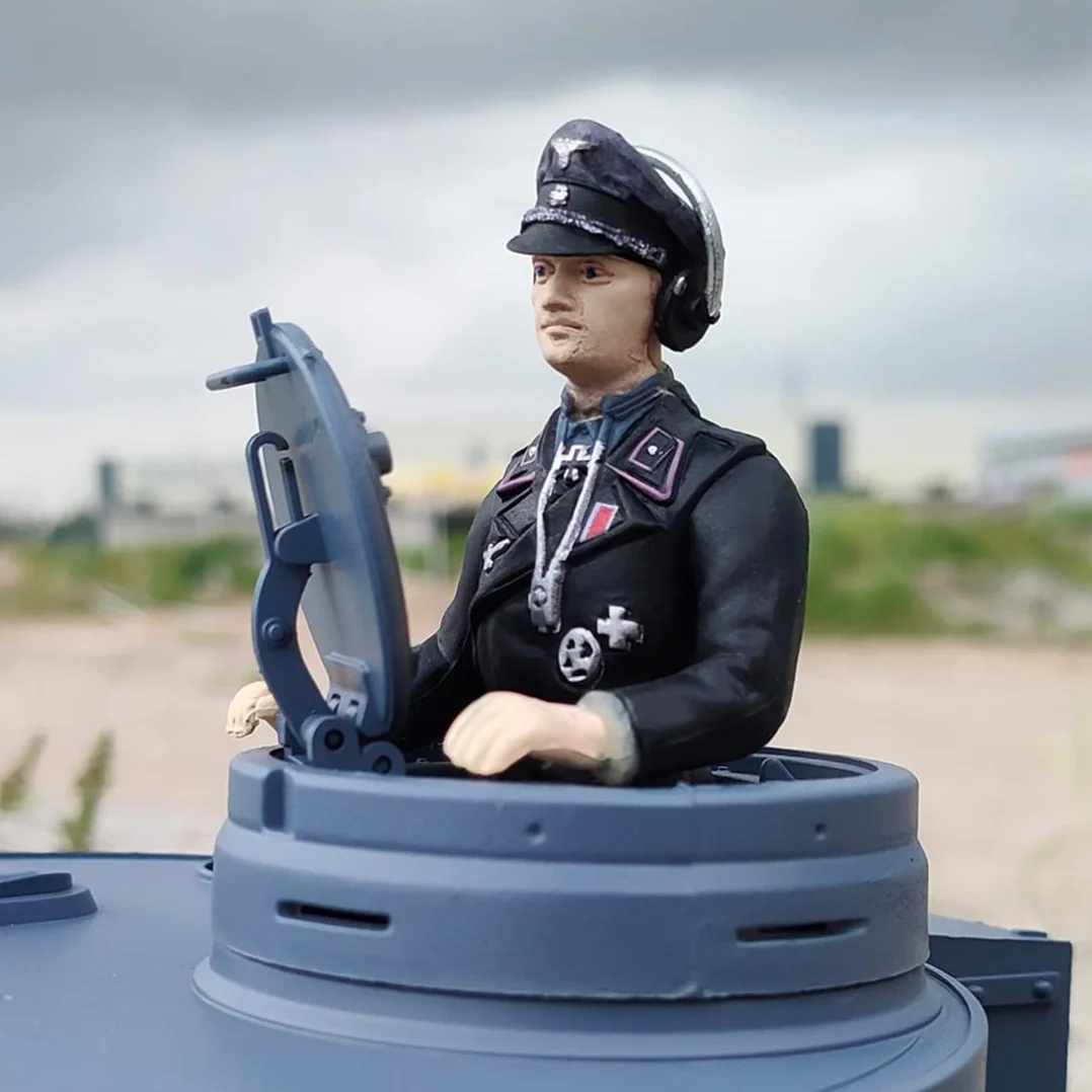 Vehículo tanque de control remoto a escala 1/16, muñecas soldado pintadas a mano, modelos militares de soldado, piezas OP, accesorios de actualización de tanque con ala pequeña y grande
