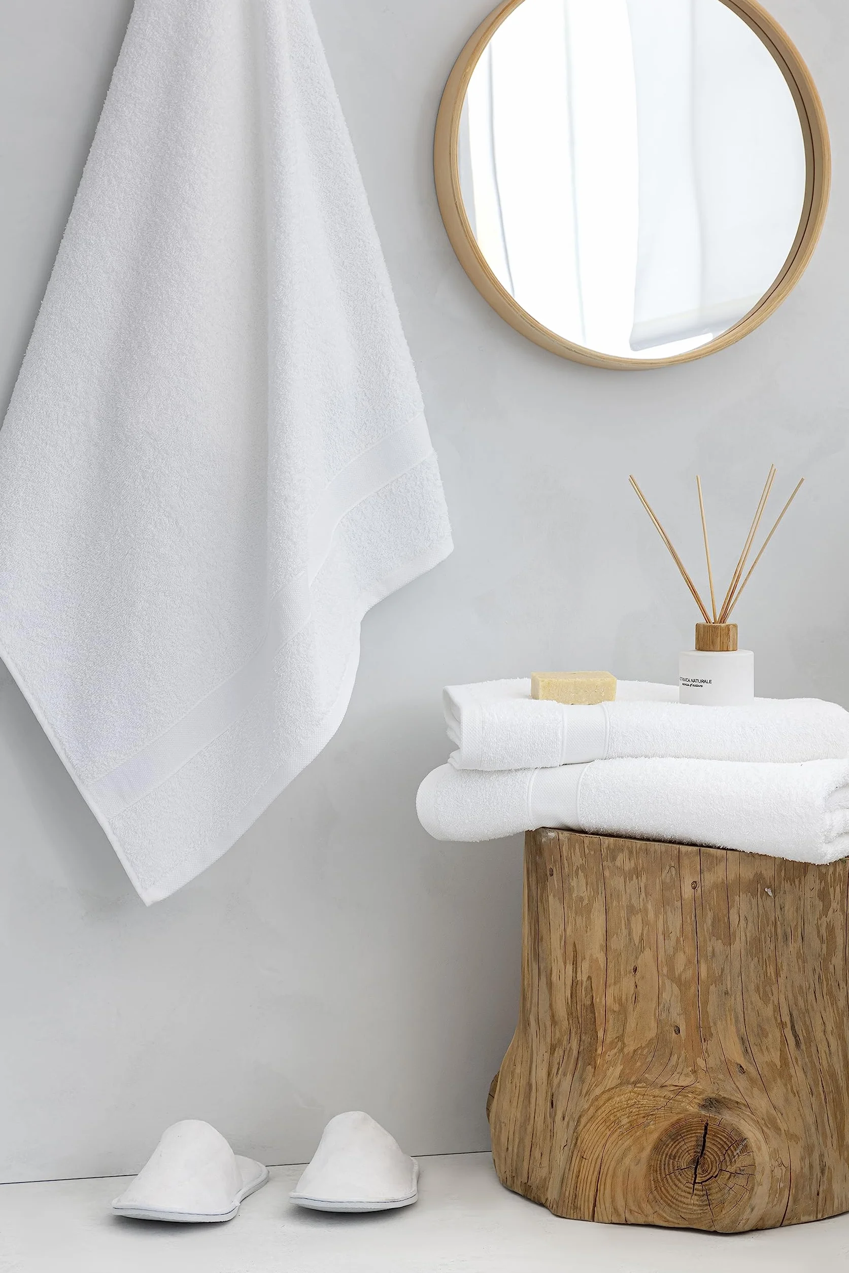 Todocama – Juego de 2 Toallas de Ducha, 100% algodón de 550 gsm Extra Suaves, Altamente absorbentes y de Secado rápido. Medida 70x140 cm, Color Blanco.