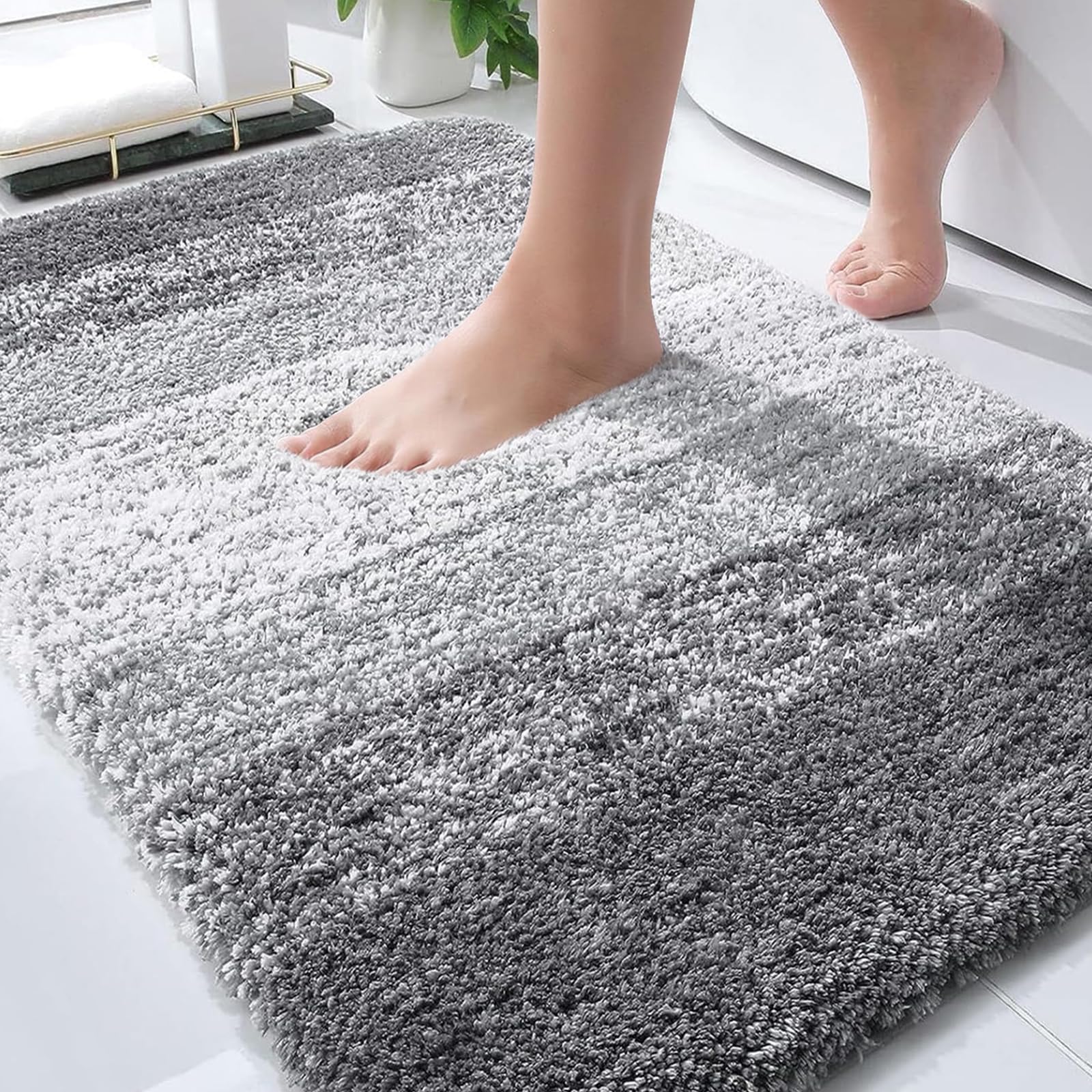 Plush Microfiber Bath Mat with Non-Slip Backing, Grey