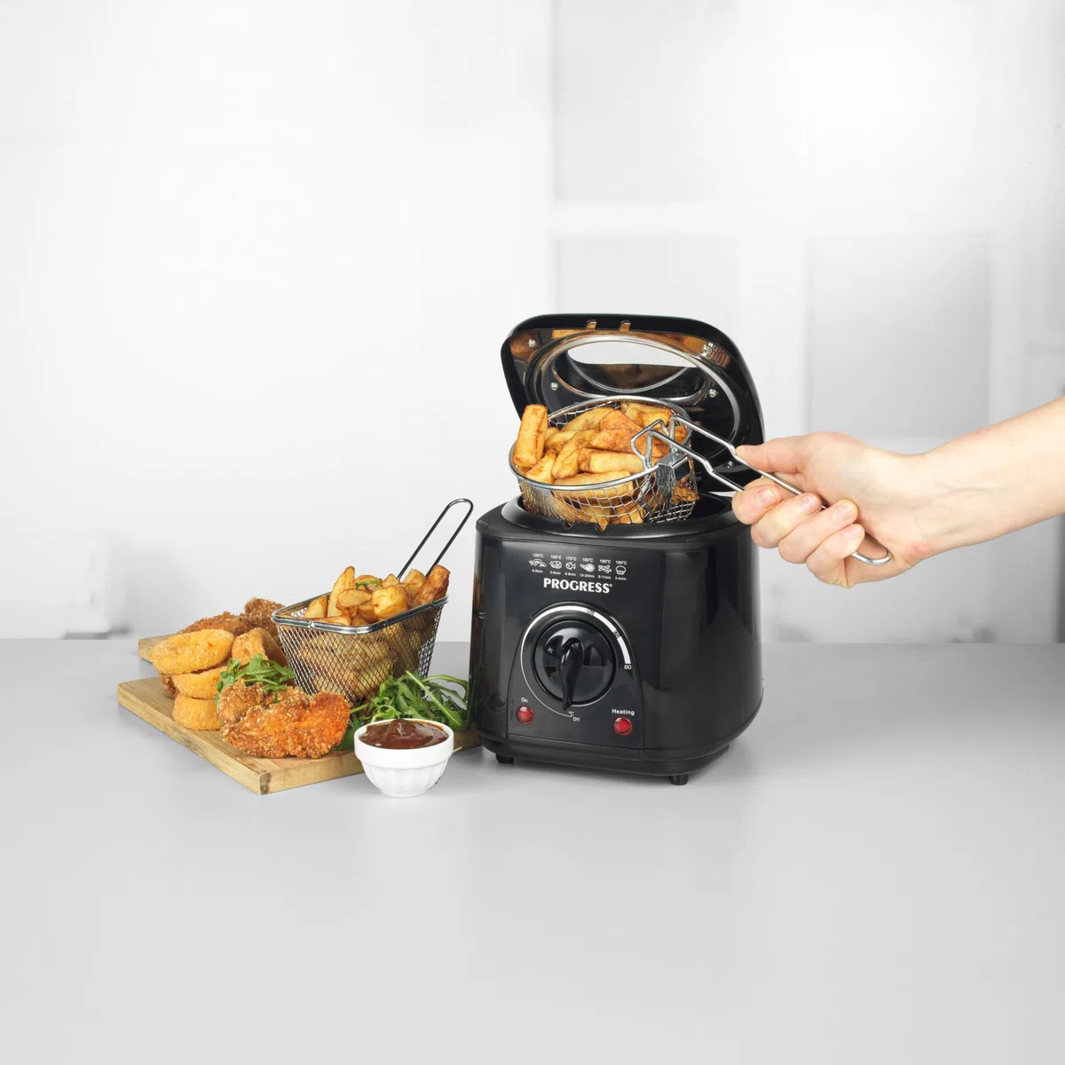 Progress EK2969PBLKVDE Freidora Compacta de 1 L Mini para Grasas Profundas - Cesta de Cocción Antiadherente, Fácil Limpieza, Control de Temperatura Ajustable, Filtro Reductor de Olores, 950 W