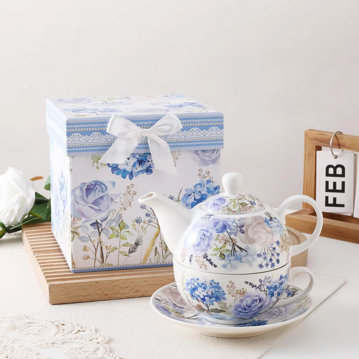 fanquare Juego de Té para Una Persona en Porcelana 400ml Diseño de Rosas y Hortensias Azules,Juego de Tetera con Taza de Café y Platillo para Té de la Tarde Desayuno y Regalo Hogar